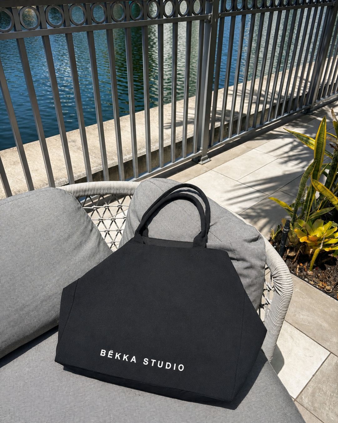 Noir Tote